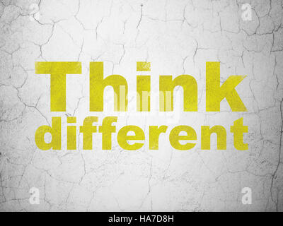 Studium Konzept: Think Different auf Wand Hintergrund Stockfoto