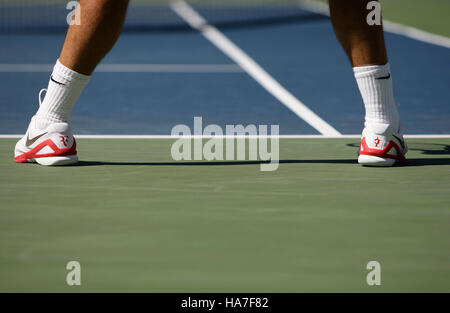 Tennis pro Federers Beine, SUI, Grand-Slam-Turnier, US Open 2008, USTA Billie Jean King National Tennis Center Stockfoto