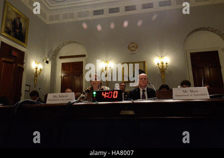 Ein Foto, das die Rolle des Animal and Plant Health Inspection Service des USDA beim Schutz von Nationalparks vor invasiven Arten und anderen Umweltbedrohungen zeigt. Diese Arbeit unterstützt Biodiversität und Ökosystemgesundheit. Stockfoto