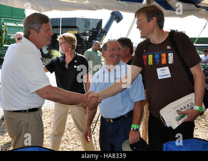 Dieses Bild zeigt eine USDA-Veranstaltung, bei der die Anstrengungen zur Förderung von Landwirtschaft und Nachhaltigkeit hervorgehoben und gleichzeitig die wichtigsten Herausforderungen in den Bereichen Umweltwissenschaft und Umweltschutz angegangen werden. Stockfoto