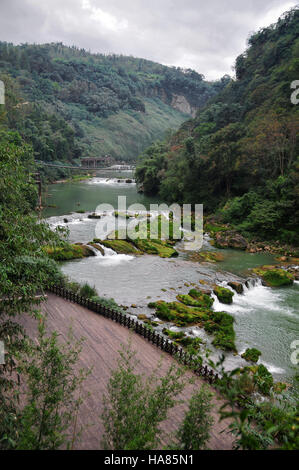 Die schöne gelben Obstbaum Wasserfall (Huangguoshu-Wasserfall) in Anshun ist der größte Wasserfall in Asien. Stockfoto