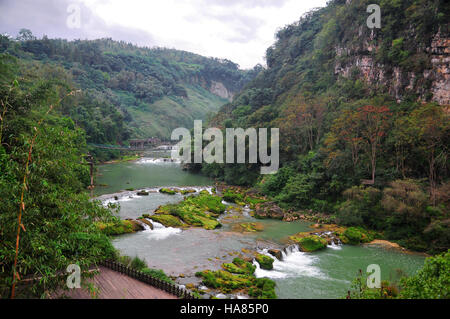 Die schöne gelben Obstbaum Wasserfall (Huangguoshu-Wasserfall) in Anshun ist der größte Wasserfall in Asien. Stockfoto