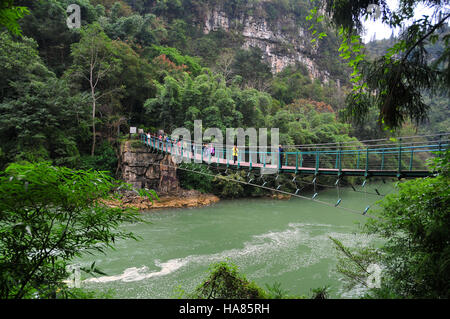 Die schöne gelben Obstbaum Wasserfall (Huangguoshu-Wasserfall) in Anshun kann von der Tianxing Brücke fotografiert werden. Stockfoto