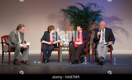 Das USDA nahm an einer Holocaust-Gedenkveranstaltung der Bundesregierung im Lincoln Theater Teil, bei der es um die Zusammenarbeit zwischen den Behörden und die Bedeutung von Erinnerung und Aufklärung über den Holocaust ging. Diese Veranstaltung unterstreicht das Engagement des USDA in bundesstaatlichen Programmen für kulturelle und historische Bildung. Stockfoto