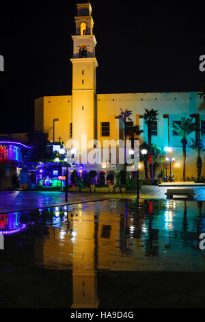 TEL-AVIV, ISRAEL-25. Januar 2016: Nachtansicht Kedumim Square und St. Peter Church, in der Altstadt von Jaffa, jetzt Teil von Tel Aviv-Yafo, Frühjahr Stockfoto