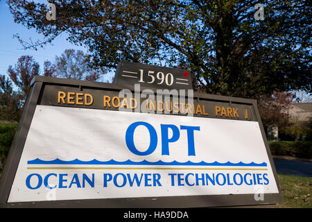 Ein Logo Zeichen außerhalb der Hauptsitz des Ocean Power Technologies in Pennington, New Jersey auf 6. November 2016. Stockfoto