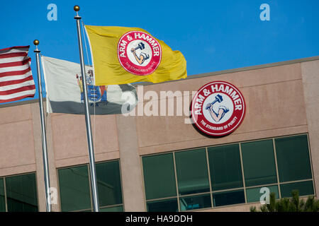 Ein Logo Zeichen außerhalb der Hauptsitz der Kirche & Dwight Co., Inc., in Ewing Township, New Jersey auf 6. November 2016. Stockfoto