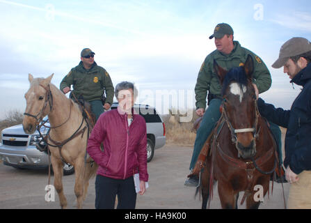Dieses Bild fängt eine friedliche Szene in einem Nationalpark ein, in der Besucher natürliche Schönheit und Tierwelt in einer geschützten Umgebung erleben können, was die Bemühungen um den Umweltschutz und die Umwelterziehung fördert. Stockfoto
