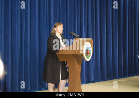 Sekretär Salazar war Gastgeber des Forums für saubere Energiewirtschaft im Weißen Haus, das sich mit erneuerbaren Energien, der Schaffung von Arbeitsplätzen und der Anpassung an die Klimaauswirkungen befasst. Das Forum betonte die Bemühungen um den Übergang zu einer nachhaltigen Energiezukunft bei gleichzeitiger Bewältigung der Herausforderungen des Klimawandels. Stockfoto