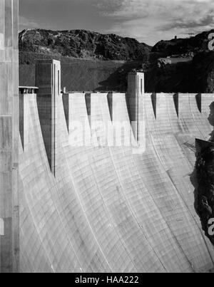Ansel Adams’ „The Mural Project“ (1941–1942) war eine bahnbrechende Serie von Fotografien, die vom Innenministerium in Auftrag gegeben wurden. Sie zielte darauf ab, die natürliche Schönheit der Nationalparks hervorzuheben und den Naturschutz zu fördern. Stockfoto