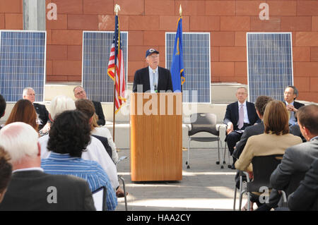 Das Solar Energy Demonstration Project des US-Innenministeriums in der Wüste Nevada ist ein bedeutender Schritt bei der Innovation erneuerbarer Energien. Ziel des Projekts ist es, das Potenzial der Solarenergie für eine großangelegte, nachhaltige Energieerzeugung aufzuzeigen. Stockfoto