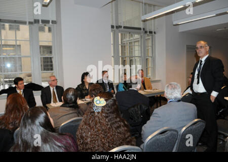 Präsident Obama und Sekretär Salazar veranstalteten die zweite Tribal Nations Conference im Weißen Haus, auf der die amerikanischen Indianer wichtige Themen wie Landmanagement, Naturschutz und staatliche Unterstützung für Stammesland und Nationalparks diskutierten. Stockfoto