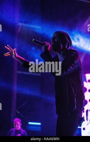 Padua, Italien. 27. November 2016. Planet Funk erinnern Tour 2016. Der Planet Funk zurück auf die Bühne der Grand Theater Geox Padua für ihre "erinnern-Tour". Auf dem Bild Alex Uhlmann Credit: Roberto Silvino/Pacific Press/Alamy Live News Stockfoto