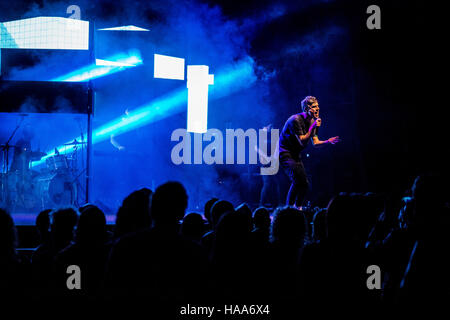 Padua, Italien. 27. November 2016. Planet Funk erinnern Tour 2016. Der Planet Funk zurück auf die Bühne der Grand Theater Geox Padua für ihre "erinnern-Tour". Auf dem Bild Dan Black Credit: Roberto Silvino/Pacific Press/Alamy Live News Stockfoto