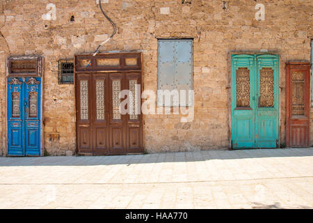 Typische verzierten Türen in der Altstadt von Jaffa, Tel-Aviv-Yafo, Israel Stockfoto