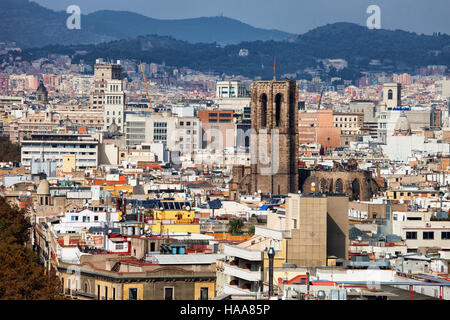 Stadtbild von Barcelona mit Basilika Santa Maria del Pi, Katalonien, Spanien Stockfoto