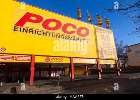 HANNOVER / Deutschland - 27. November 2016: Deutsche poco Möbelhäuser (Einrichtungsmaerkte) Marke auf einer poco-Markt Stockfoto