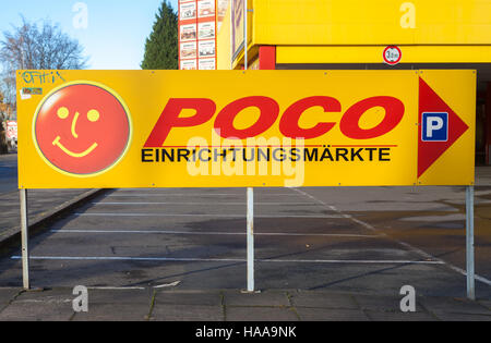 HANNOVER / Deutschland - 27. November 2016: Deutsche poco Möbelhäuser (Einrichtungsmaerkte) Marke auf einer poco-Markt Stockfoto