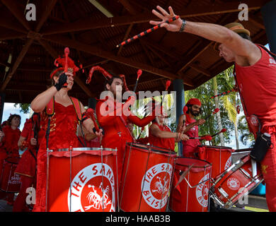 Samba Blisstas Trommelgruppe ausführen auf dem Murwillumbah Tweed Vally Banane festival Stockfoto