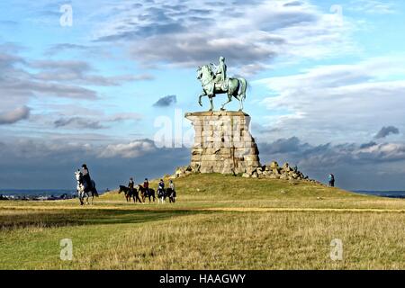 George dritte Statue im Windsor great Park mit Reiter im Vordergrund Berkshire UK Stockfoto