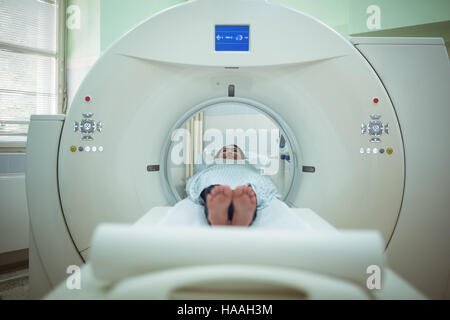 Patienten im CT-Scan-test Stockfoto