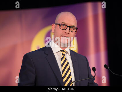 Neuer UKIP Führer, Paul Nuttall, macht seine Dankesrede, da er als Gewinner der Wahl bekannt gegeben wird Stockfoto