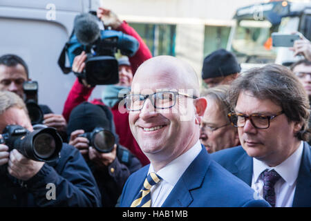 Neuer UKIP Führer, Paul Nuttall, kommt um seine Dankesrede zu machen, da er als Gewinner der Wahl bekannt gegeben wird Stockfoto