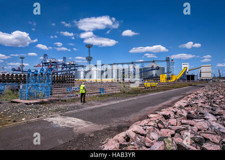 Schöne Industrial Day Landschaft Hafen von Burgas, Bulgarien Stockfoto