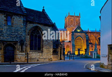 Sherborne Abbey in der Abenddämmerung, Sherborne, Dorset, England UK Stockfoto