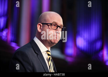 Westminster, London. 28. November 2016 - macht neue UKIP Führer Paul Nuttall eine Rede nach seiner Ernennung zum neuen Parteivorsitzenden der UKIP. Die UKIP Vorsitzender Paul Oaken verkündet die Ergebnisse der UKIP Führungwahl in Emmanuel Centre, Westminster. Bildnachweis: Dinendra Haria/Alamy Live-Nachrichten Stockfoto