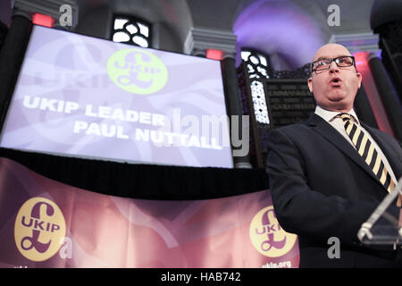 Westminster, London. 28. November 2016 - Paul Nuttall als neue UKIP-Parteichef gewählt. Die UKIP Vorsitzender Paul Oaken verkündet die Ergebnisse der UKIP Führungwahl Credit: Dinendra Haria/Alamy Live News Stockfoto