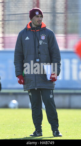 München, Deutschland. 28. November 2016. Co-Trainer Davide Ancelotti beteiligt sich an einer Trainingseinheit des FC Bayern München auf dem Vereinsgelände in München, 28. November 2016. Foto: PETER KNEFFEL/Dpa/Alamy Live News Stockfoto