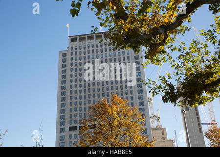 London, UK. 28. November 2016. Großbritannien, Wetter, blauer Himmel über Londoner Credit: Keith Larby/Alamy Live-Nachrichten Stockfoto