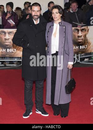 London, Grossbritannien. 28. November 2016. Robert Pires und Jessica Lemarie besuchen "Äò ich Bolt bin ' AO Weltpremiere am Leicester Square in London, England (28.11.2016). | Verwendung Weltweit © Dpa/Alamy Live-Nachrichten Stockfoto