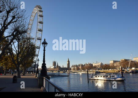 London, UK. 29. November 2016. Einem kalten und sonnigen Morgen im Zentrum von London. Stockfoto