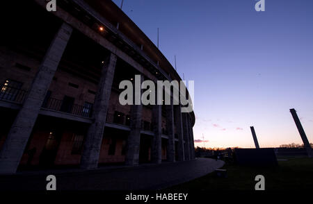 Berlin, Deutschland. 27. November 2016. Das Olympiastadion (Olympiastadion), Heimspielstätte des deutschen Fußball-Bundesliga-Fußball club Hertha BSC in Berlin, Deutschland, 27. November 2016. -KEIN Draht-SERVICE - Foto: Thomas Eisenhuth/Dpa-Zentralbild/ZB/Dpa/Alamy Live News Stockfoto