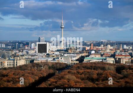 Berlin, Deutschland. 28. November 2016. Eine Luftaufnahme des Berliner Tiergartens in späten herbstlichen Sonnenschein in Berlin, Mitteldeutschland, 28. November 2016. Foto: Soeren Stache/Dpa © Dpa picture-Alliance/Alamy Live News Stockfoto