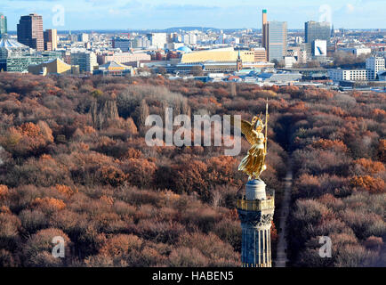 Berlin, Deutschland. 28. November 2016. Eine Luftaufnahme des Berliner Tiergartens in späten herbstlichen Sonnenschein in Berlin, Mitteldeutschland, 28. November 2016. Foto: Soeren Stache/Dpa © Dpa picture-Alliance/Alamy Live News Stockfoto