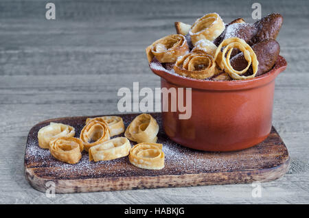 Cookies, mit Puderzucker bestäubt Stockfoto