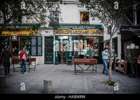 Berühmten Shakespeare and Company Buchhandlung (spezialisiert auf englischsprachige Literatur) Stockfoto