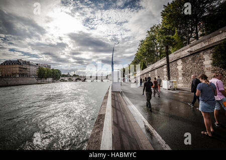 Ansicht der Conciergerie - ehemaliges Gefängnis und ein Teil der alten königlichen Palast am Ufer der Seine in Paris, Frankreich. Stockfoto