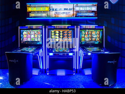 Sofia, Bulgarien - 24. November 2016: Gaming Spielautomaten in einer Ausstellung für Glücksspiel Casino Maschinen in Inter Expo Center in Sofia. Stockfoto