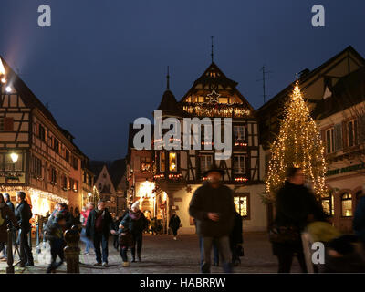 Weihnachtsmarkt in Kaysersberg, Elsass, Frankreich Stockfoto