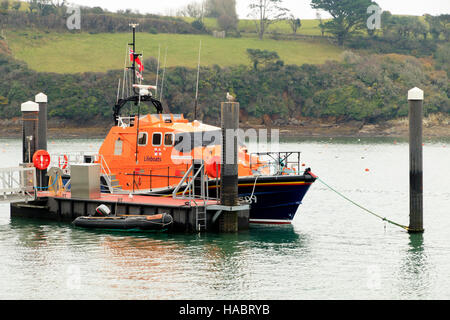 RNLI Lifeboat The Baltic Exchange III vertäut am Salcombe, South Devon, UK Stockfoto