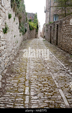 mittelalterliche Stein Straße von Erice Stadt, Sizilien, Italien Stockfoto