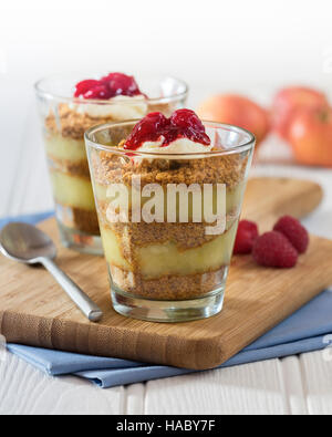 Aeblekage. Dänische Apfel Dessert. Dänemark-Essen Stockfoto