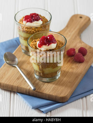 Aeblekage. Dänische Apfel Dessert. Dänemark-Essen Stockfoto