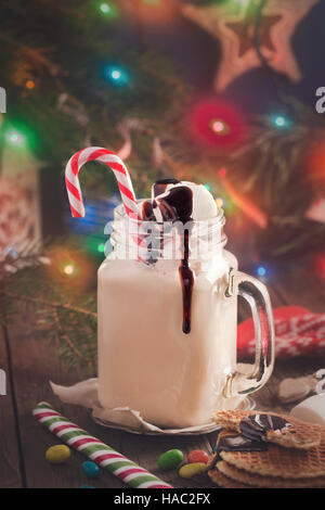 Weihnachten-Milch zu trinken, mit marshmallows Stockfoto