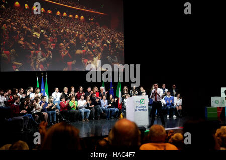 Matteo Renzi Italiens bester Ministre, spricht während einer Volksabstimmung '' Ja '' Kampagne Kundgebung in La Nuvola Convention Center. Stockfoto