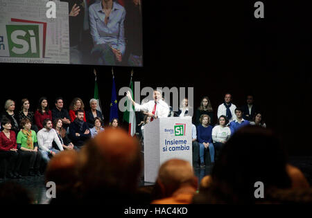 Matteo Renzi Italiens bester Ministre, spricht während einer Volksabstimmung '' Ja '' Kampagne Kundgebung in La Nuvola Convention Center. Stockfoto